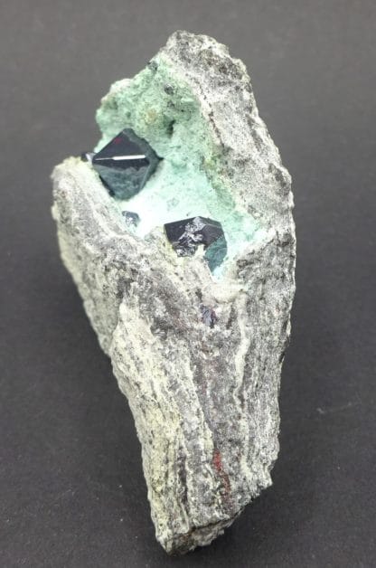 Cuprite sur chrysocolle, mine de Mashamba, Katanga, Congo.