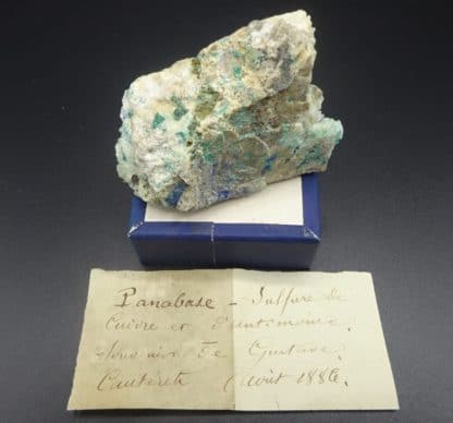 Panabase, azurite et malachite sur quartz, Cauterets, Hautes-Pyrénées.