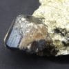 Cassitérite sur Muscovite, mine de La Villeder, Roc-Saint-André, Morbihan.