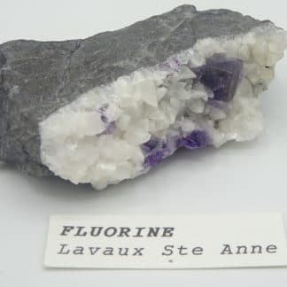 Fluorite sur calcite, Lavaux-Sainte-Anne, Rochefort, Namur, Belgique.