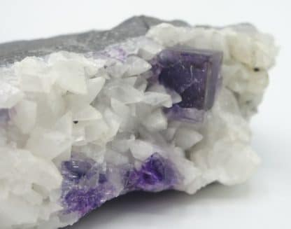 Fluorite sur calcite, Lavaux-Sainte-Anne, Rochefort, Namur, Belgique.