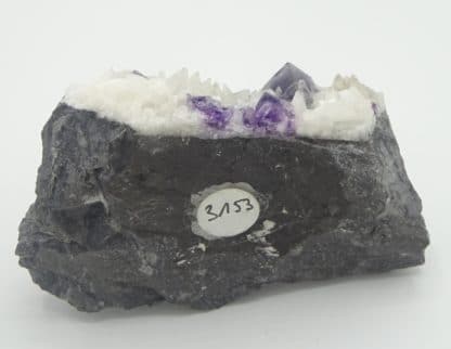 Fluorite sur calcite, Lavaux-Sainte-Anne, Rochefort, Namur, Belgique.