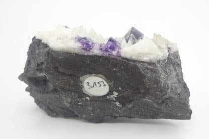 Fluorite sur calcite, Lavaux-Sainte-Anne, Rochefort, Namur, Belgique.