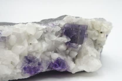 Fluorite sur calcite, Lavaux-Sainte-Anne, Rochefort, Namur, Belgique.