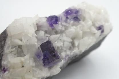 Fluorite sur calcite, Lavaux-Sainte-Anne, Rochefort, Namur, Belgique.