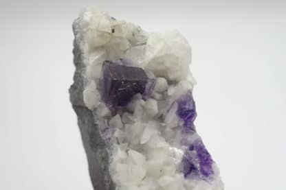 Fluorite sur calcite, Lavaux-Sainte-Anne, Rochefort, Namur, Belgique.