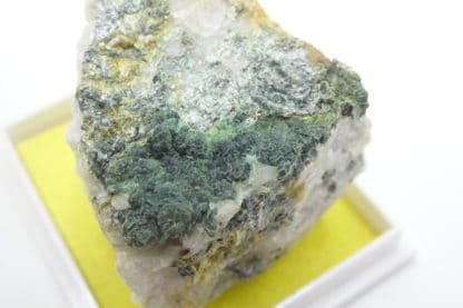 Turquoise sur quartz, Tier des Carrières, Cahay, Vielsalm, Belgique.