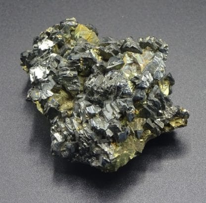 Tetraédrite et Chalcopyrite, Mine de Boldut, Roumanie.