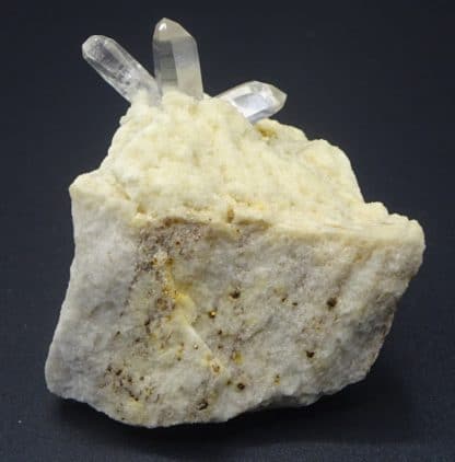 Quartz habitus Tessiner, carrière de Lengenbach (Binn), Wallis, Suisse.