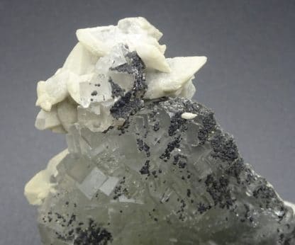 Calcite et Blende sur Fluorite incolore, Filon Blanc, Fontsante, Var.