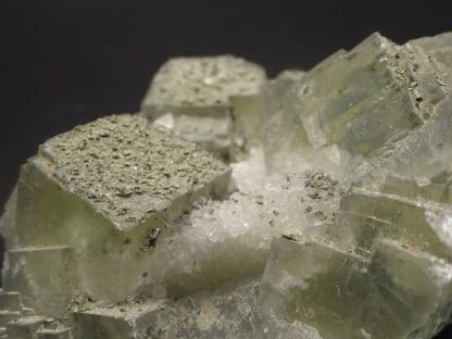 Fluorite verte, pyrite et quartz, filon blanc, Fontsante, Var.