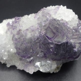 Fluorite violette à fantômes et quartz pyramidal, sud 3, Fontsante, Var.