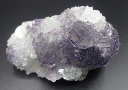 Fluorite violette à fantômes et quartz pyramidal, sud 3, Fontsante, Var.