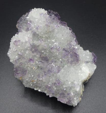 Fluorite violette à fantômes et quartz pyramidal, sud 3, Fontsante, Var.