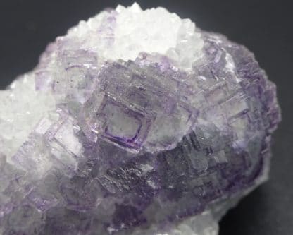 Fluorite violette à fantômes et quartz pyramidal, sud 3, Fontsante, Var.