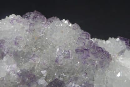 Fluorite violette à fantômes et quartz pyramidal, sud 3, Fontsante, Var.