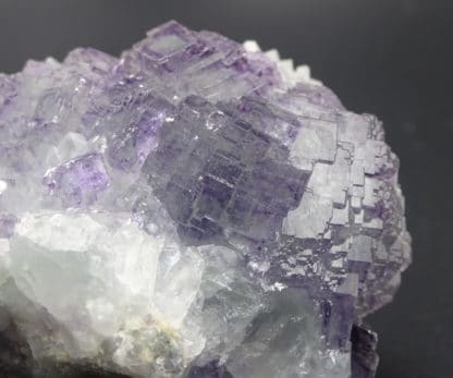 Fluorite violette à fantômes et quartz pyramidal, sud 3, Fontsante, Var.