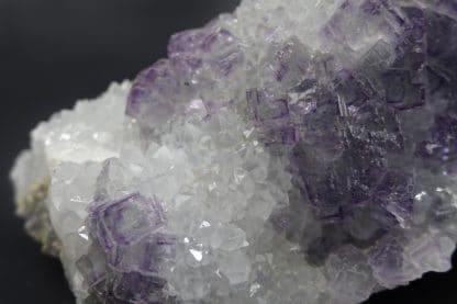 Fluorite violette à fantômes et quartz pyramidal, sud 3, Fontsante, Var.