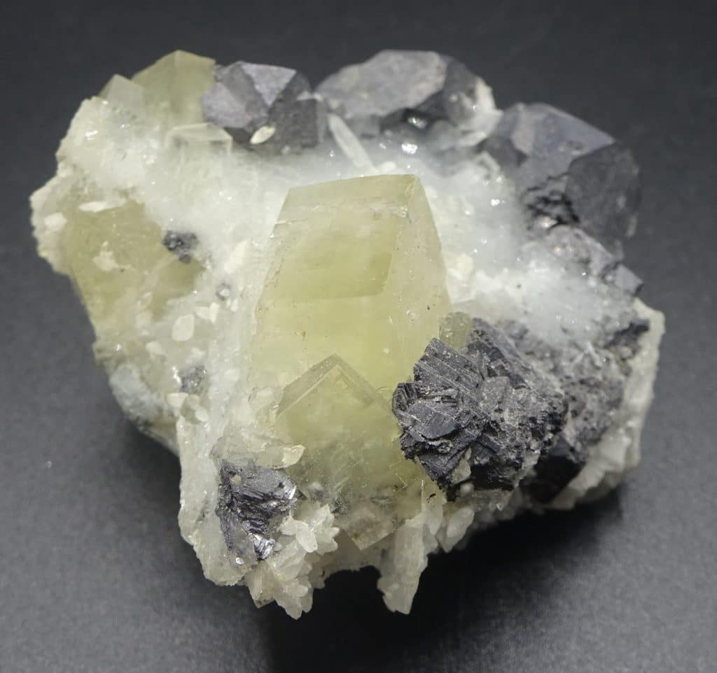 Galène octaédrique et Fluorite jaune, mine de Fontsante, Var.