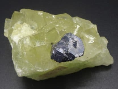 Galène maclée sur fluorite jaune, Fontsante, Var (83).