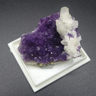 Calcite blanche sur Fluorite violette, mine de Fontsante, Var.