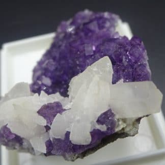 Calcite blanche sur Fluorite violette, mine de Fontsante, Var.