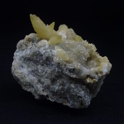 Calcite sur Quartz, carrière de Laguépie, Tarn-et-Garonne.