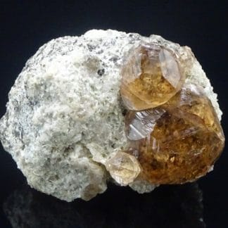 Grenat hessonite, Asbestos, Québec, Canada.