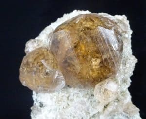 Grenat hessonite, Asbestos, Québec, Canada.