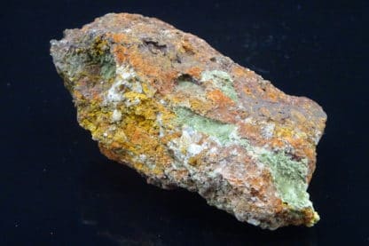 Olivenite aciculaire, Cornwall, Royaume-Uni.