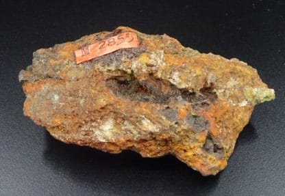 Olivenite aciculaire, Cornwall, Royaume-Uni.