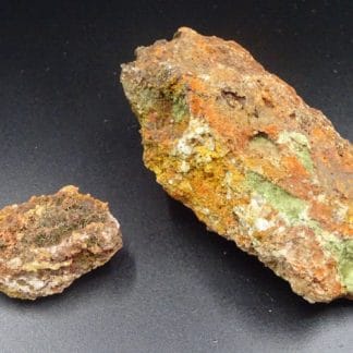 Olivenite aciculaire, Cornwall, Royaume-Uni.