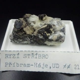 Argent natif sur calcite, Pribram, République Tchèque.