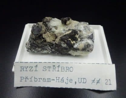 Argent natif sur calcite, Pribram, République Tchèque.