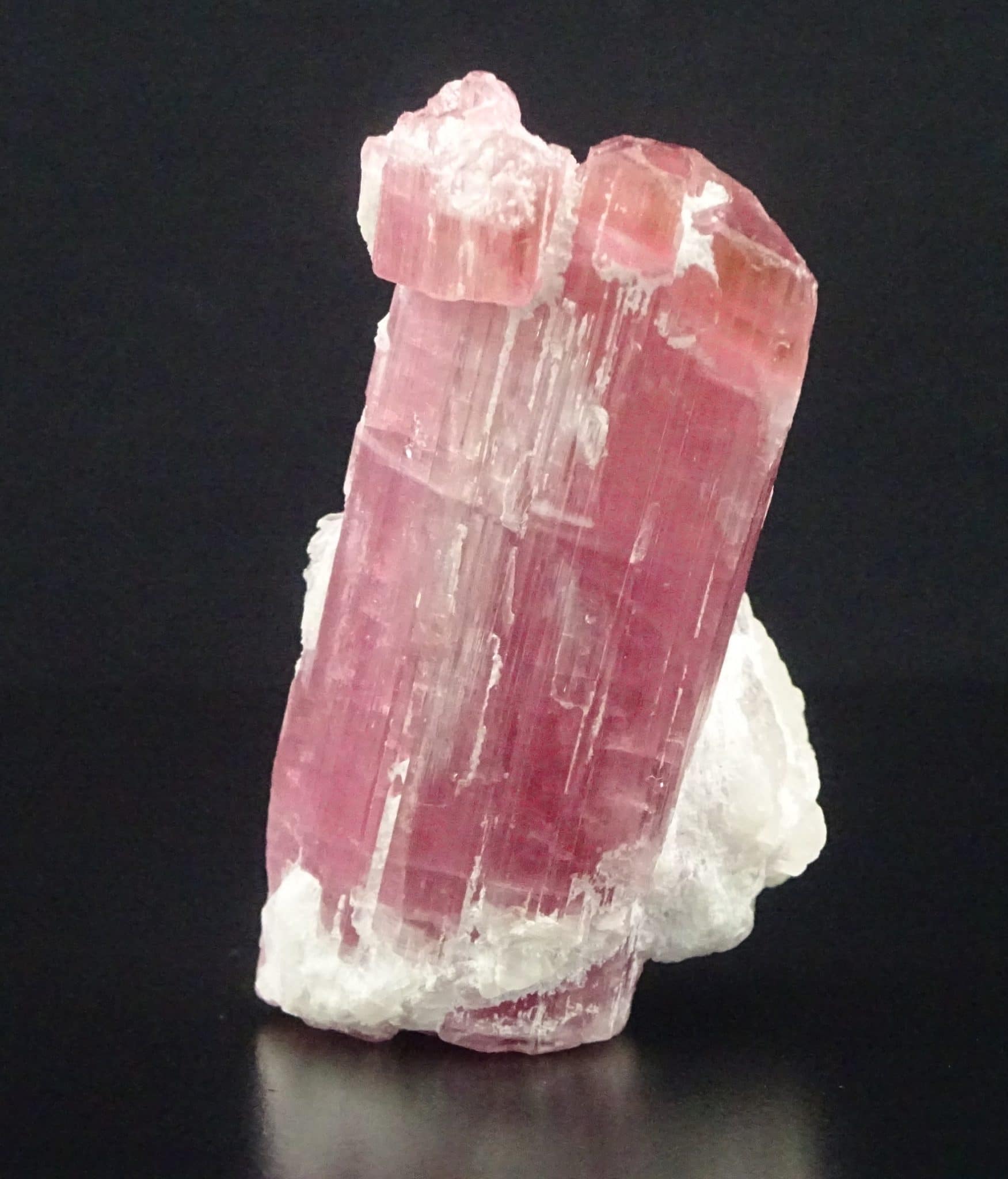 MYSTERIEUSE TOURMALINE… La pierre fine présentant
