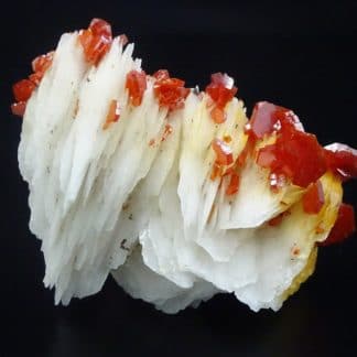 Vanadinite sur baryte, Mibladen, Maroc.