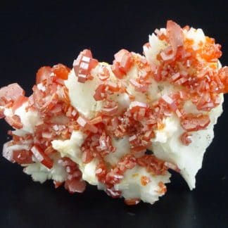 Vanadinite sur baryte, Mibladen, Maroc.