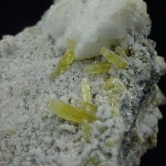 Mimétite prismatique, mine de Tsumeb, Namibie.