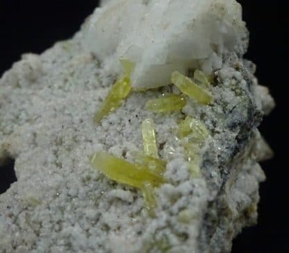 Mimétite prismatique, mine de Tsumeb, Namibie.