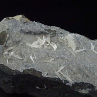 Natrolite, Puech de Vermus, Espalion, Aveyron.