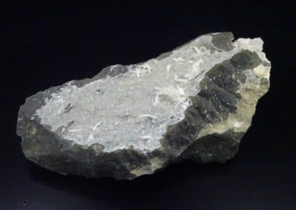 Natrolite, Puech de Vermus, Espalion, Aveyron.