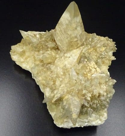 Calcite en scalénoèdres, Loverval - Couillet, Belgique.