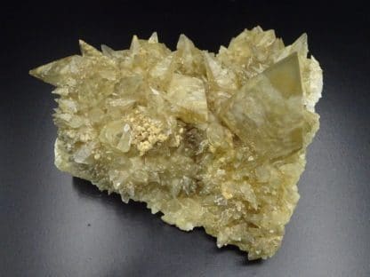 Calcite en scalénoèdres, Loverval - Couillet, Belgique.