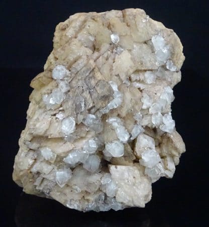 Quartz sur dolomite rose, Stolzemburg, Luxembourg.