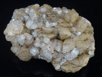 Quartz sur dolomite rose, Stolzemburg, Luxembourg.