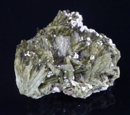 Epidote et prehnite, Quenast, Rebecq, Wallonie, Belgique.