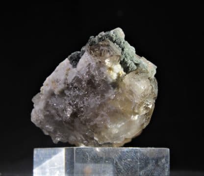 Fluorine octaédrique sur Quartz fumé, Chlorite, L’Aiguille Verte, Chamonix, Massif du Mont-Blanc, Haute-Savoie.