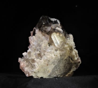 Fluorine rose, Quartz fumé, L’Aiguille Verte, Chamonix, Massif du Mont-Blanc, Haute-Savoie.