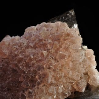 Fluorine rose, Quartz fumé, L’Aiguille Verte, Chamonix, Massif du Mont-Blanc, Haute-Savoie.