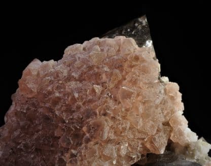 Fluorine rose, Quartz fumé, L’Aiguille Verte, Chamonix, Massif du Mont-Blanc, Haute-Savoie.